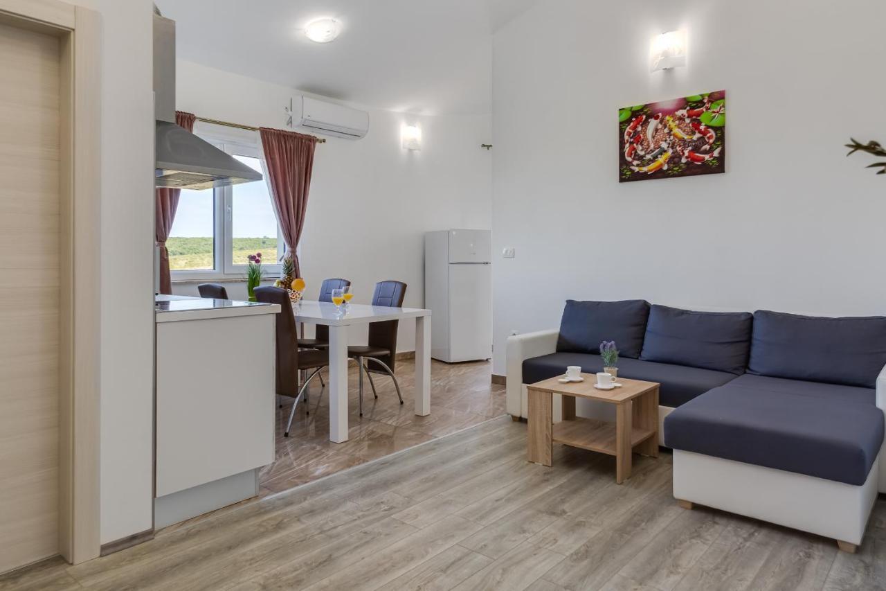 Apartment Miruna S Bazenom Donje Rastane Extérieur photo